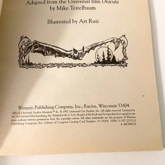 Vintage 1992 Universal Studios Monsters Presents Dracula Book Missing Poster - Picture 7 of 16